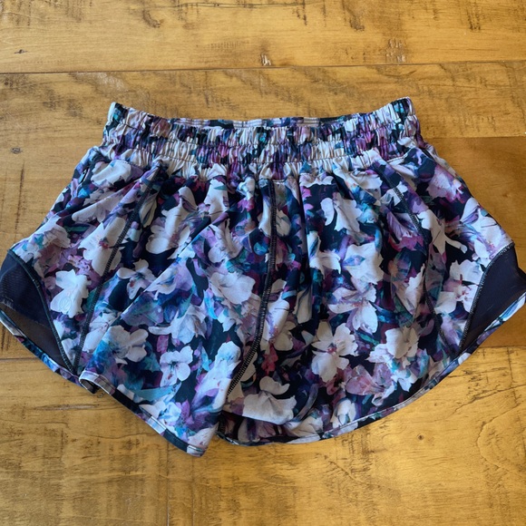 Lululemon floral short - Picture 2 of 3